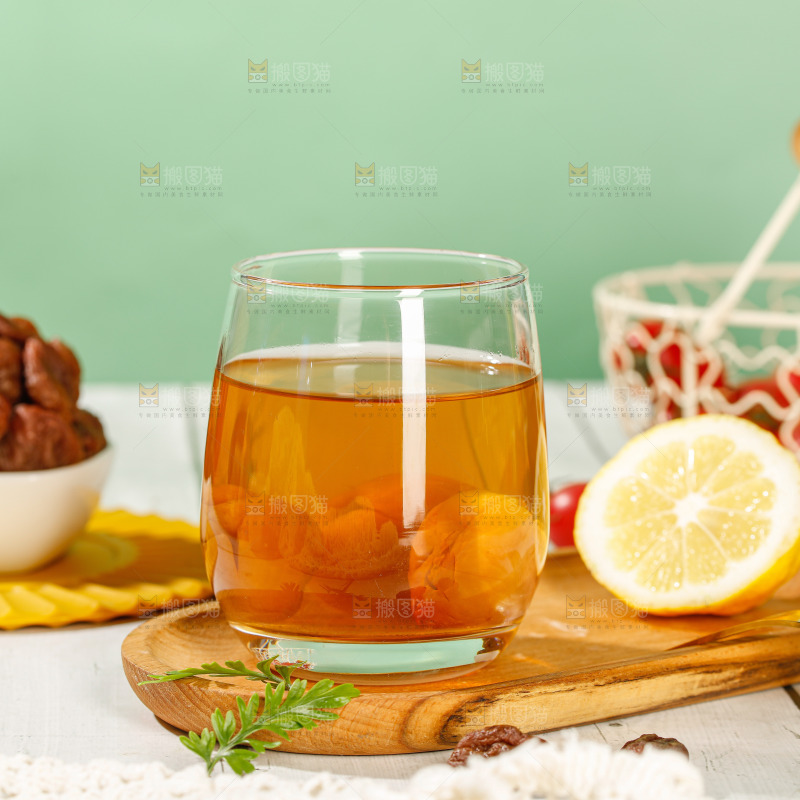 浅底上的荔枝肉