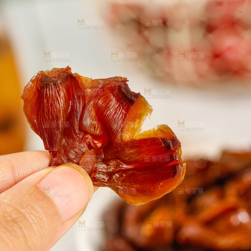 浅底上的荔枝肉
