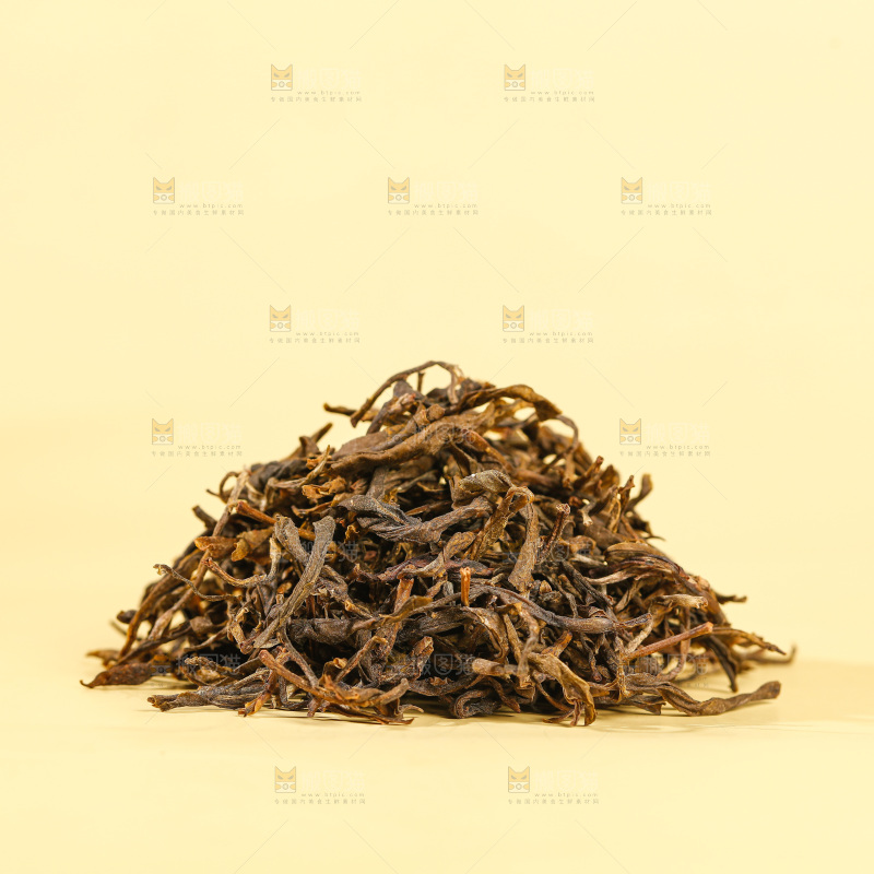 浅底上的茶叶