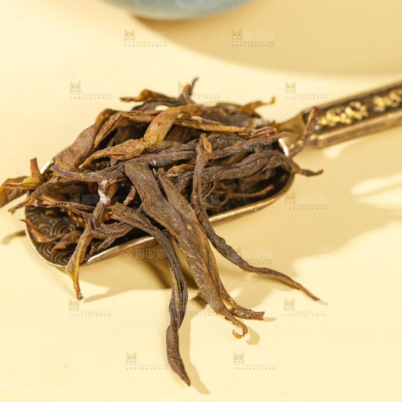 浅底上的茶叶