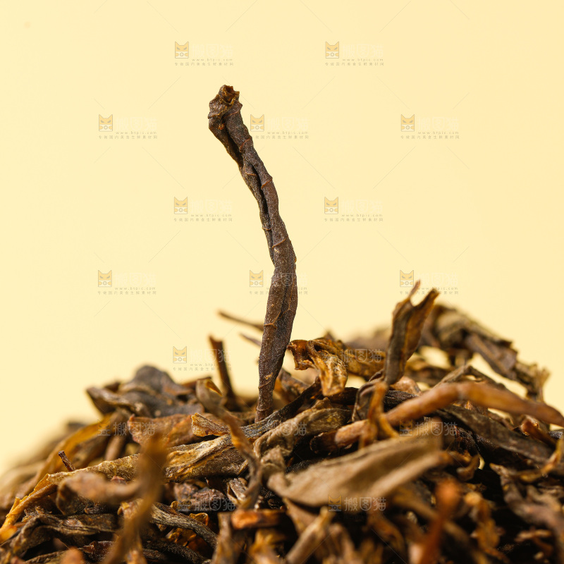 浅底上的茶叶