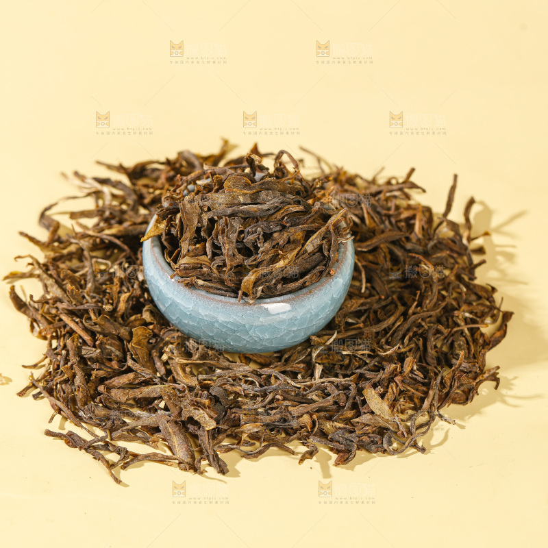 浅底上的茶叶