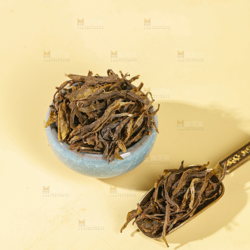 浅底上的茶叶