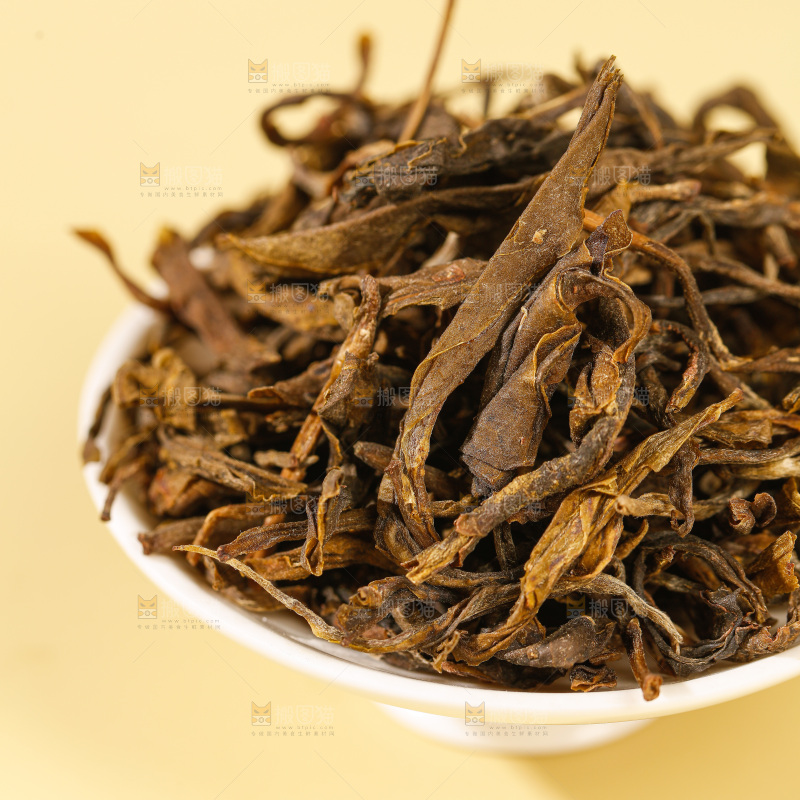 浅底上的茶叶