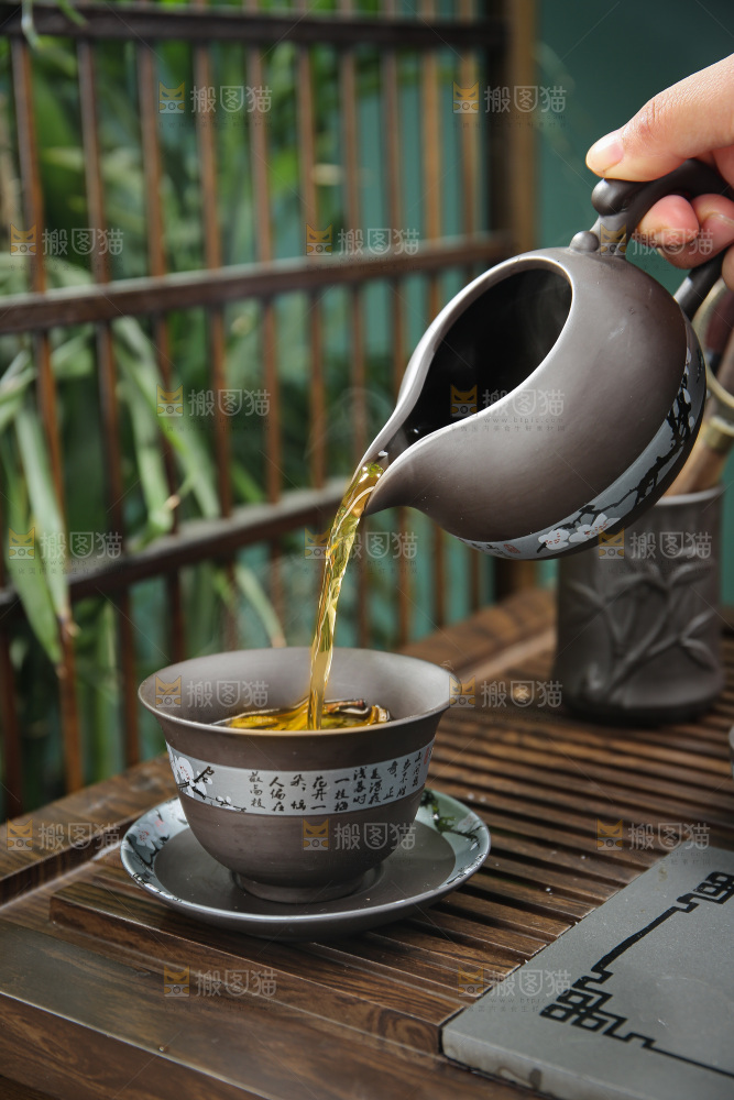 深底上的生普茶