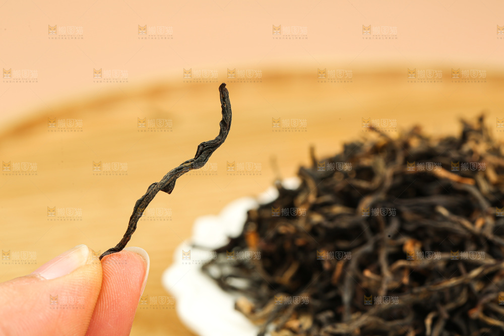浅底上的有机红茶