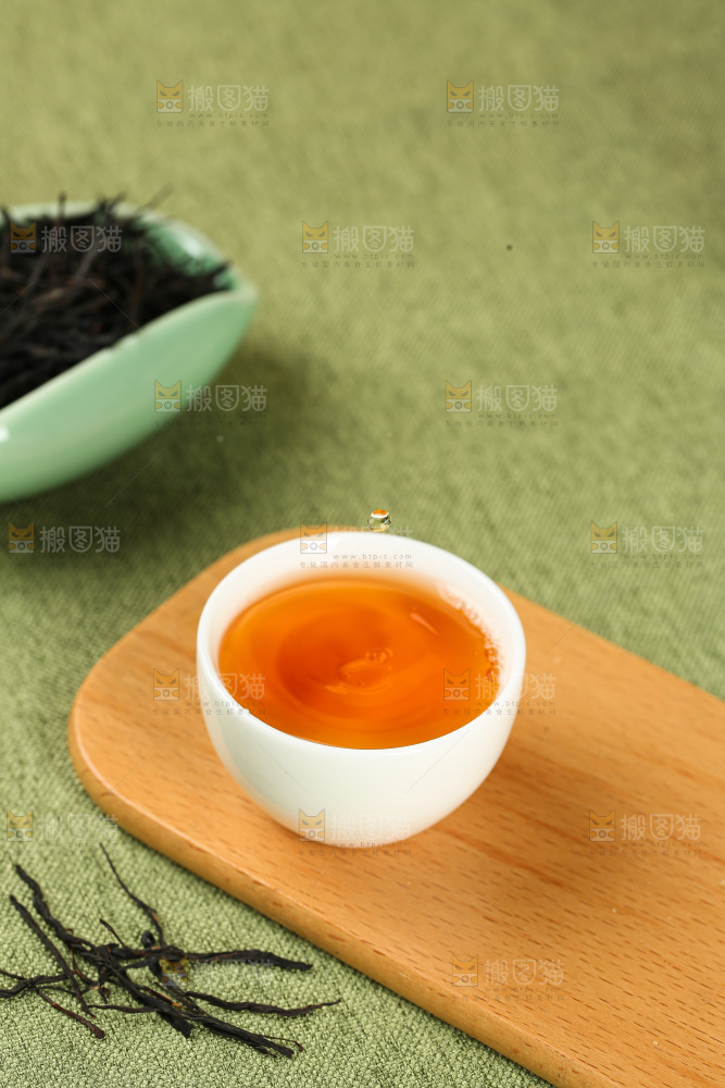 冲泡好的中国红
