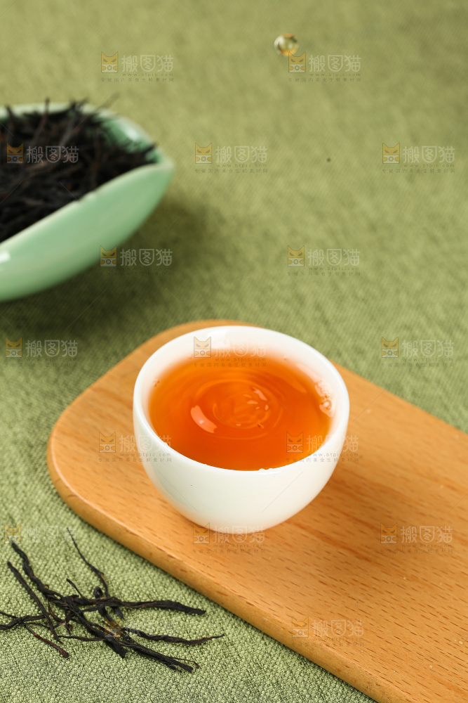 冲泡好的中国红