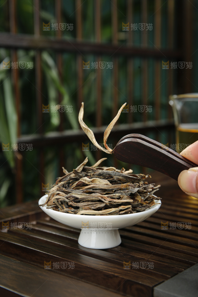 深底上的生普茶