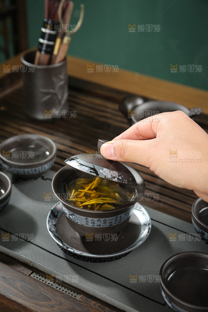 深底上的生普茶