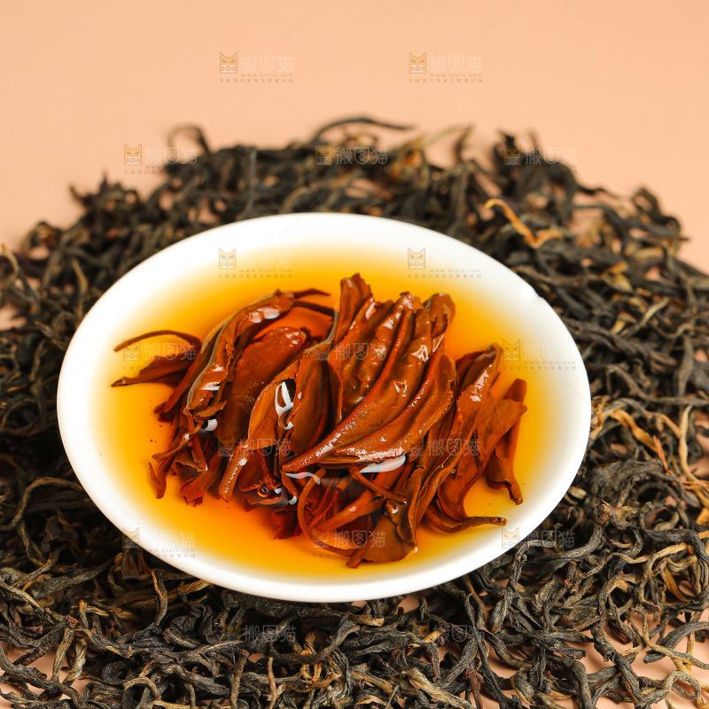 浅底上的有机红茶