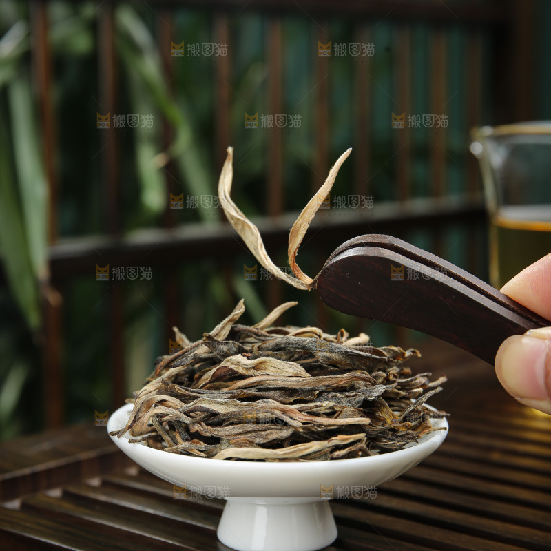 深底上的生普茶