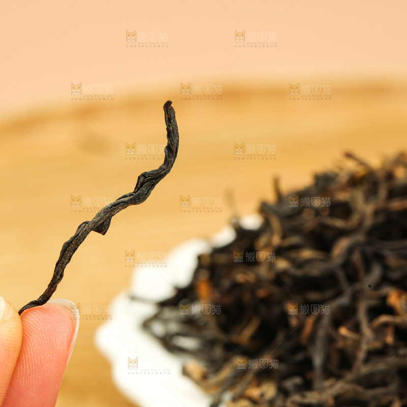 浅底上的有机红茶