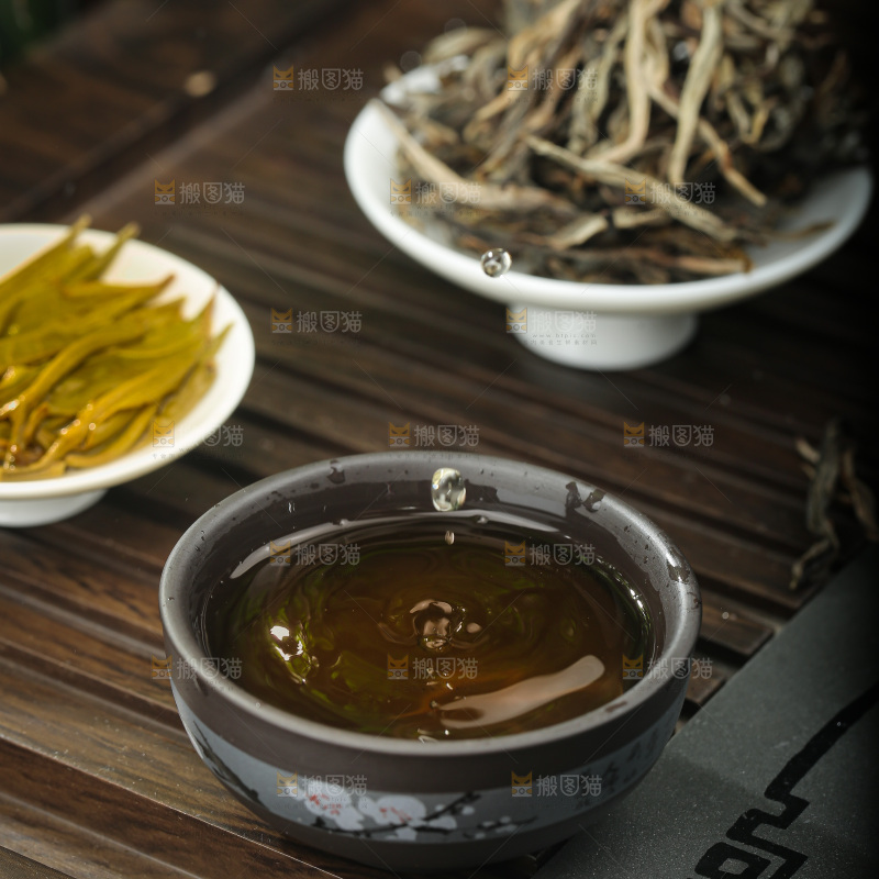 深底上的生普茶