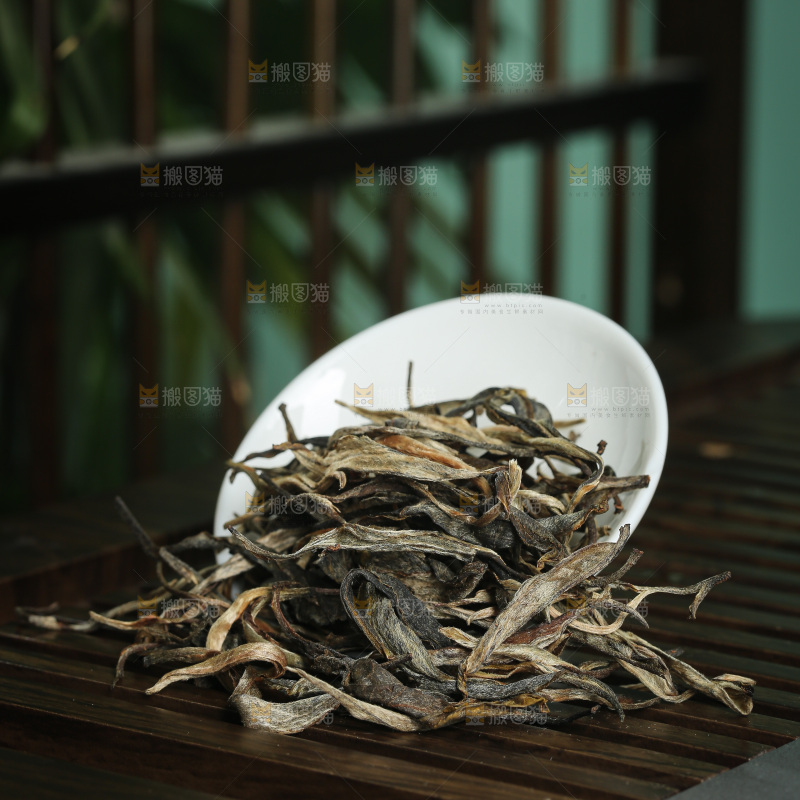 深底上的生普茶