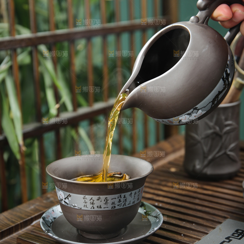 深底上的生普茶