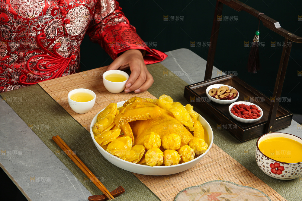 盘里装的花胶鸡