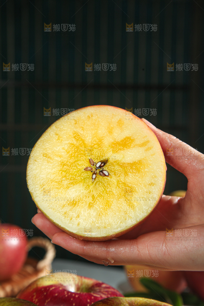 深底上的糖心丑苹果