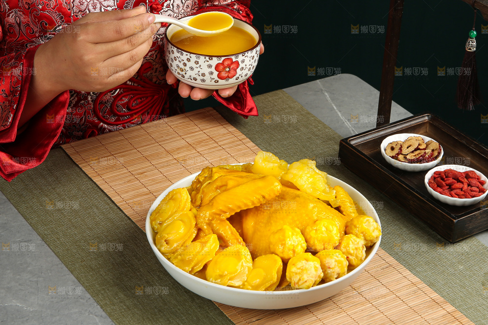 盘里装的花胶鸡