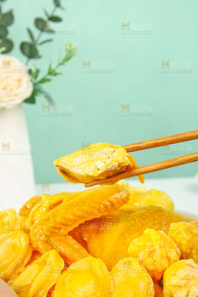 浅底上的花胶鸡