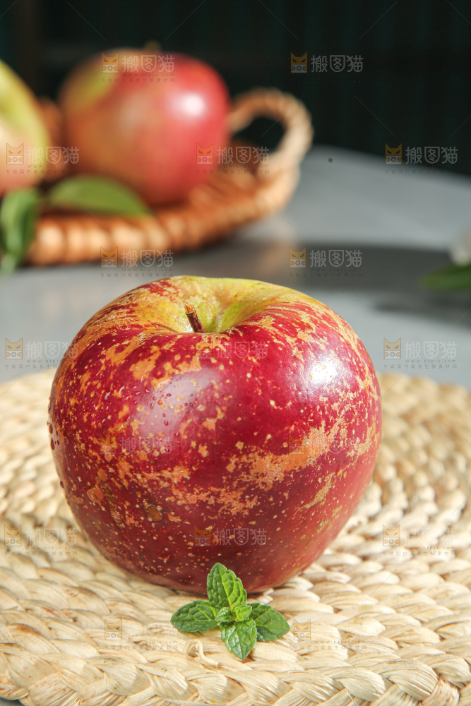 深底上的糖心丑苹果