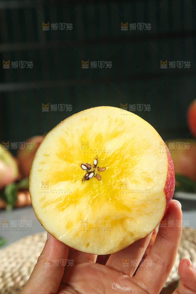 深底上的糖心丑苹果