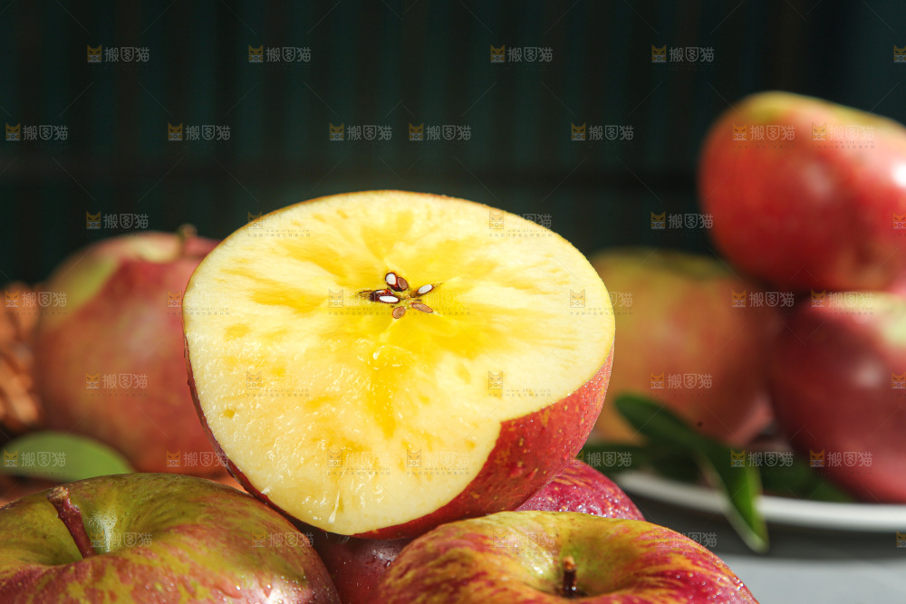 深底上的糖心丑苹果