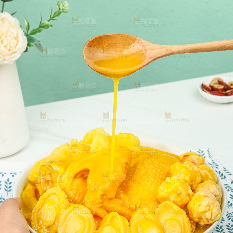 浅底上的花胶鸡