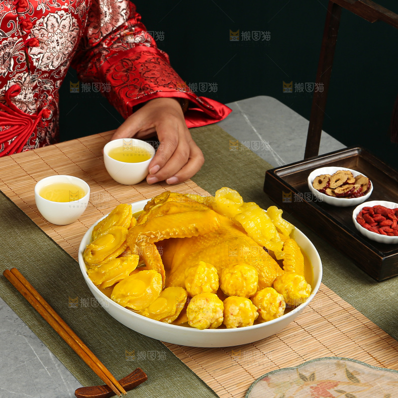 盘里装的花胶鸡