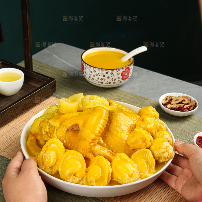 盘里装的花胶鸡
