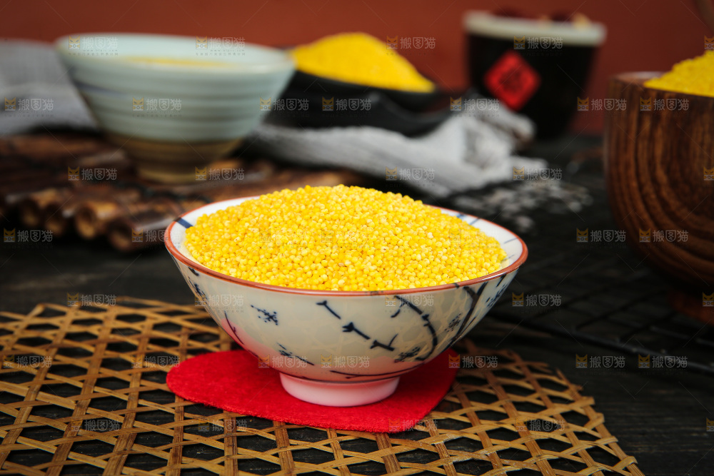 深底上的黄小米