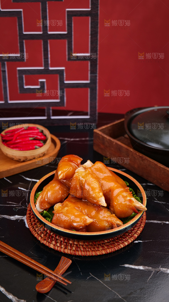 深底上的酱猪蹄