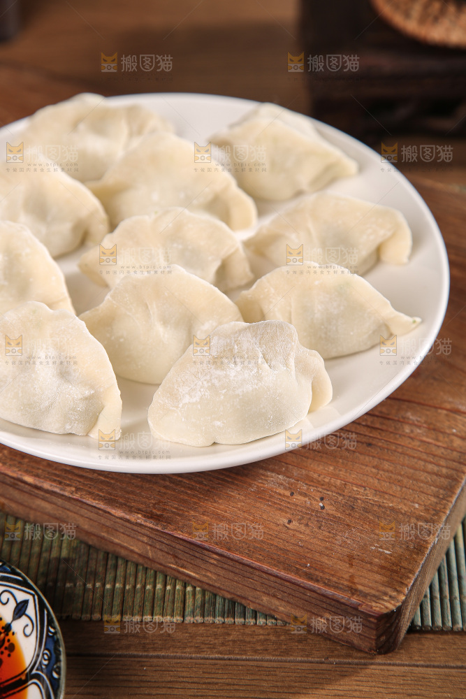 木底上的鲅鱼水饺