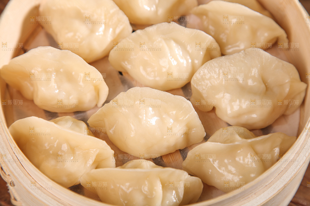 木底上的鲅鱼水饺