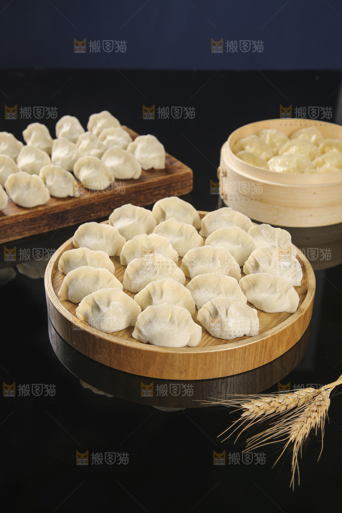 深底上的鲅鱼水饺