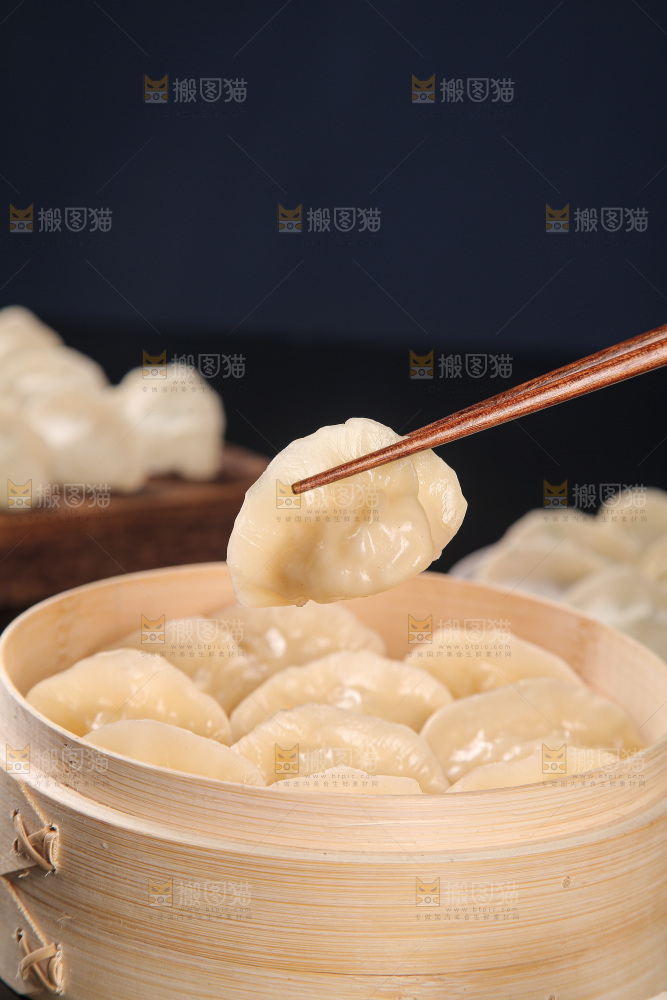 深底上的鲅鱼水饺