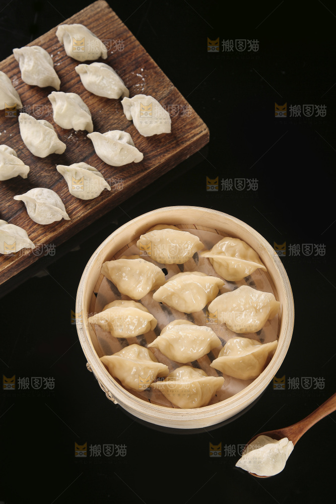深底上的鲅鱼水饺