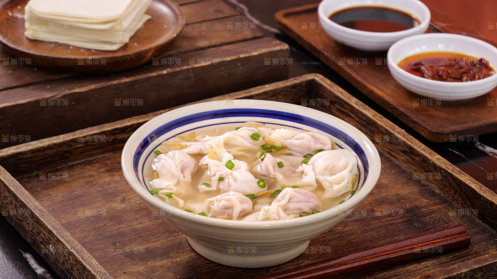 木底上的小金鱼馄饨