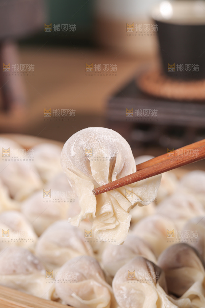 木底上的小金鱼馄饨