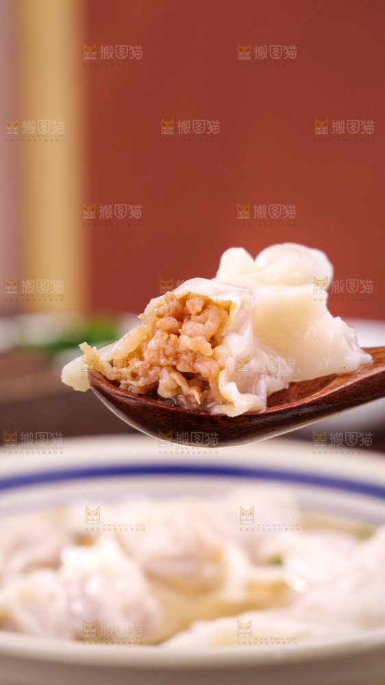木底上的小金鱼馄饨