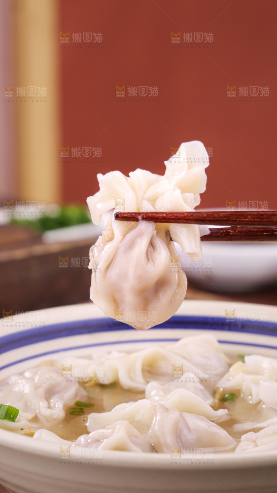 木底上的小金鱼馄饨