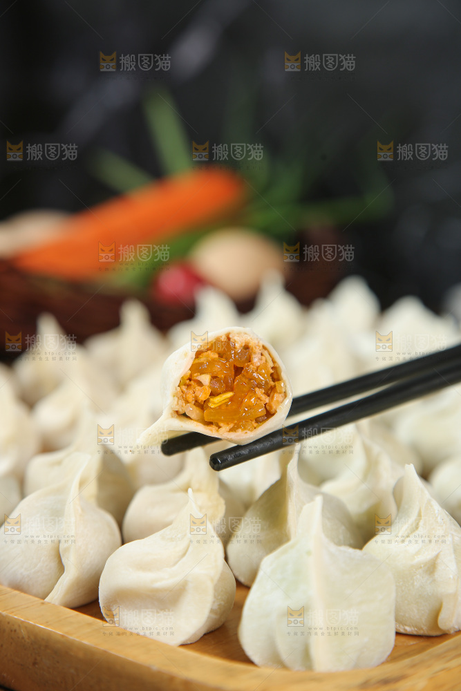 深底上的饺子