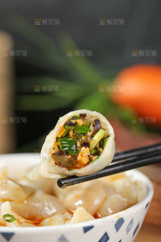 深底上的饺子