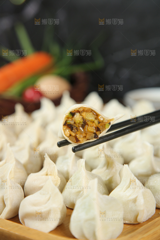 深底上的饺子