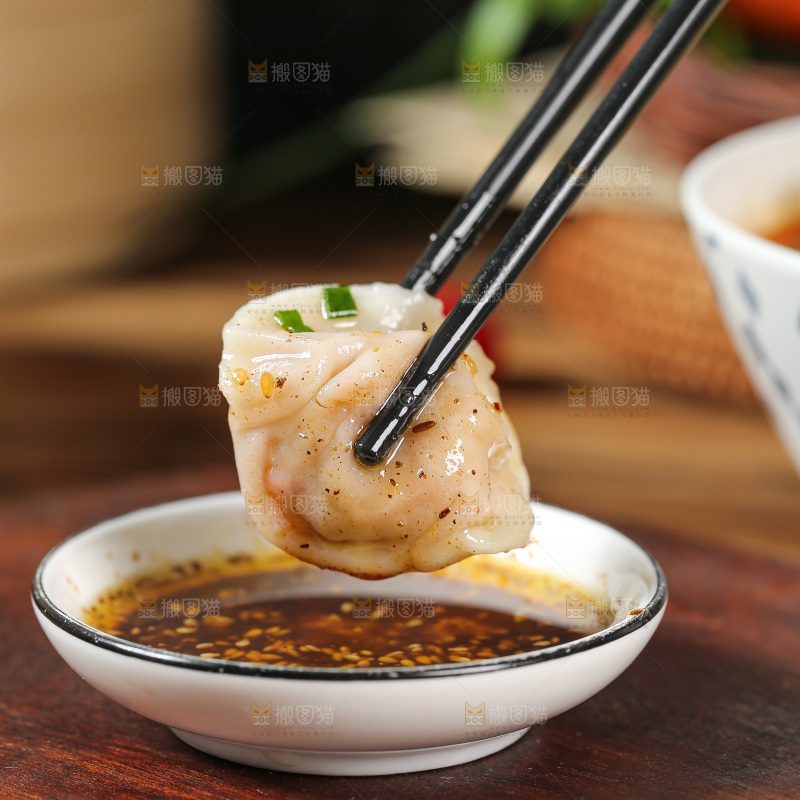 深底上的饺子