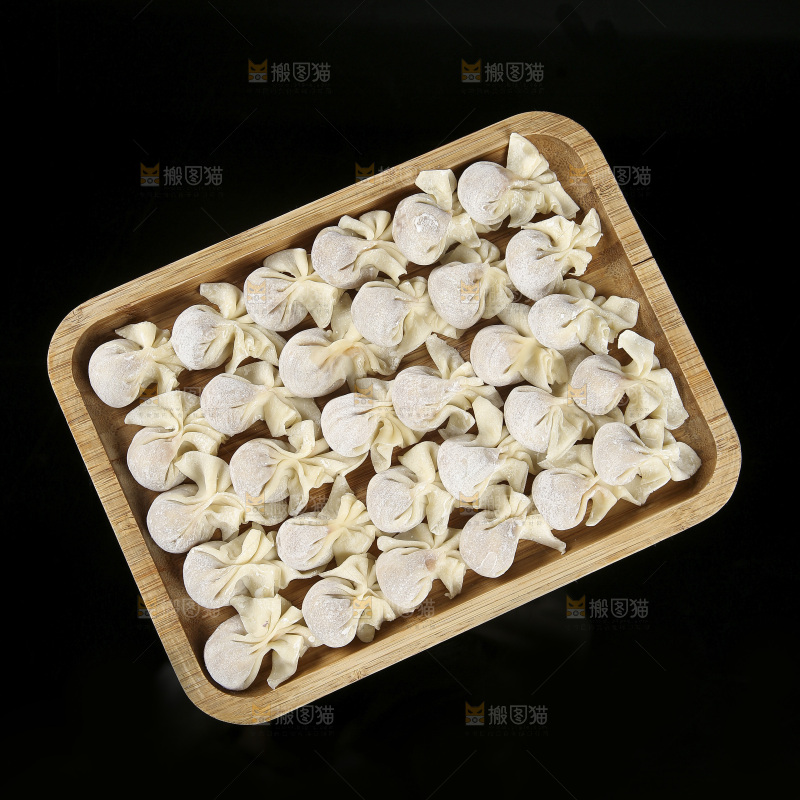 深底上的小金鱼馄饨