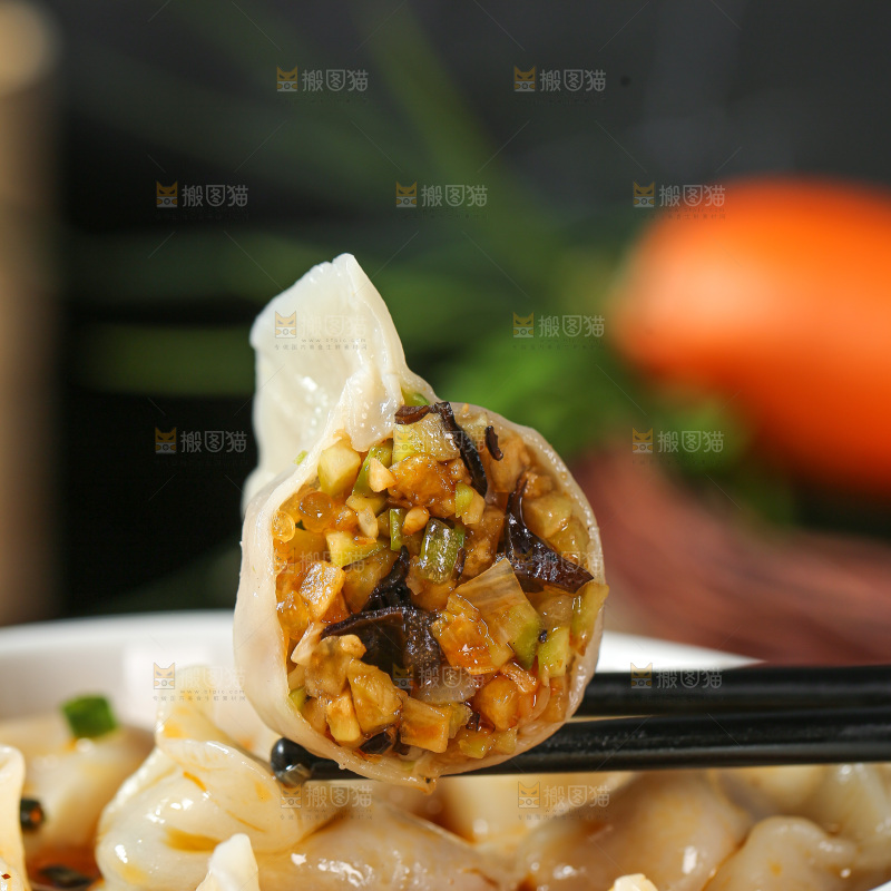 深底上的饺子