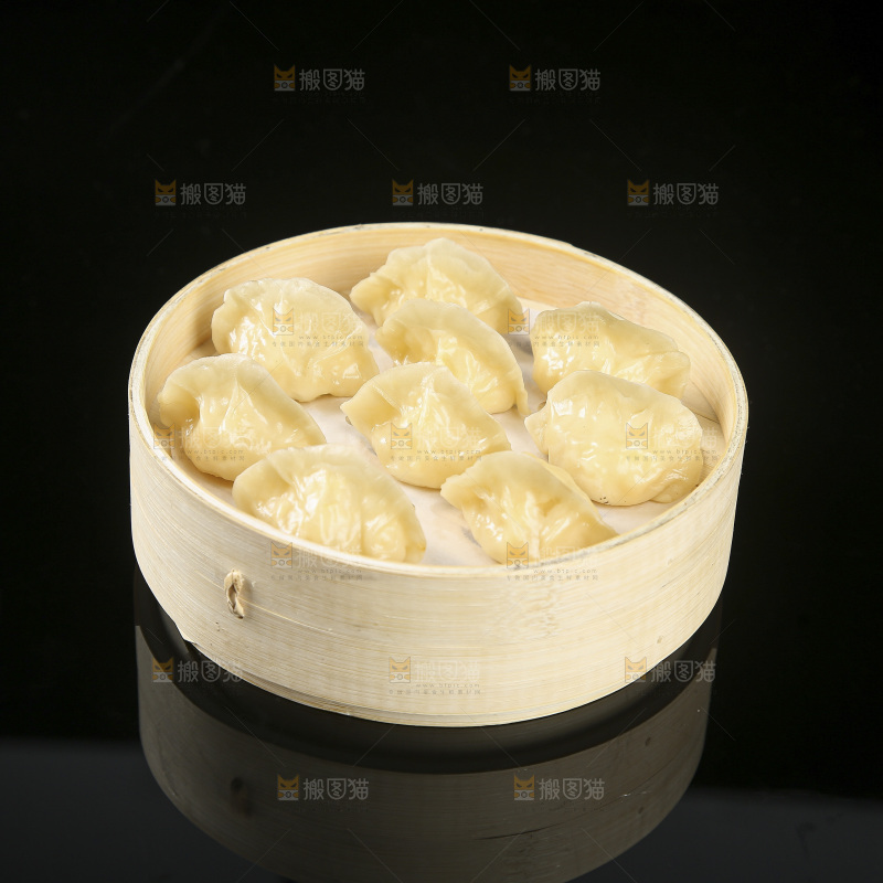 深底上的饺子
