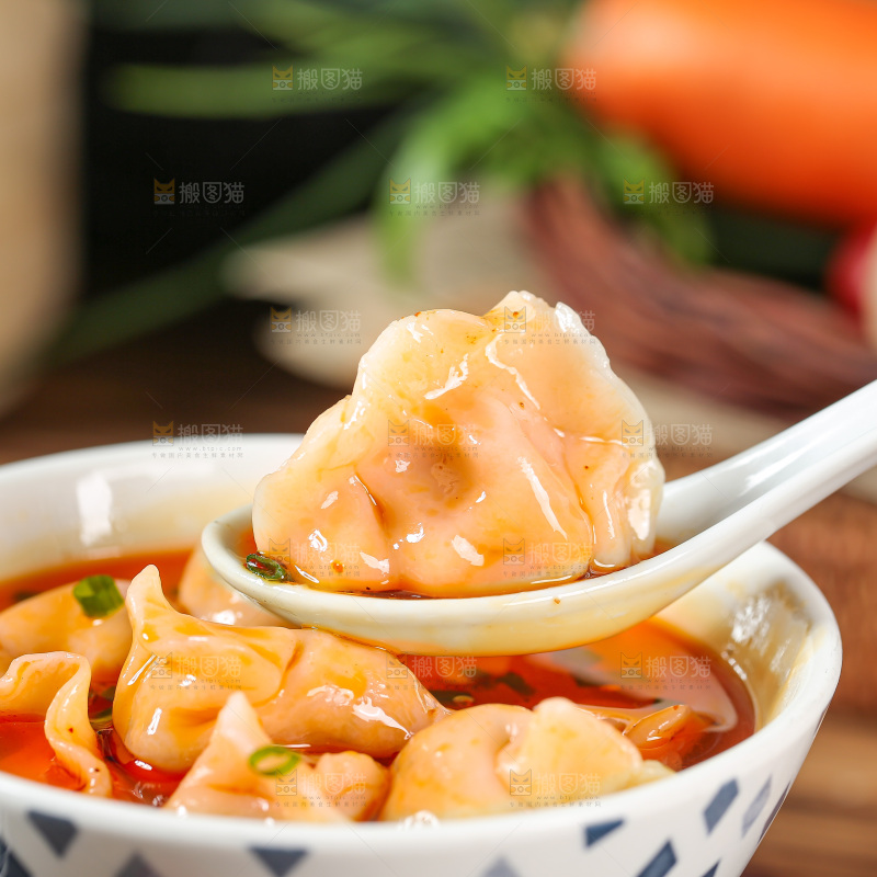 深底上的饺子
