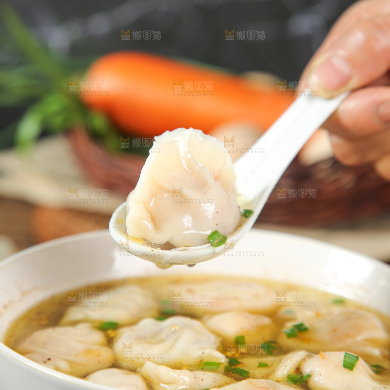 深底上的饺子
